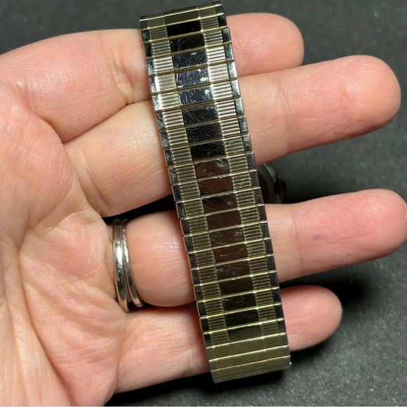 Vintage Mens Armitron 2 Tone Quartz Watch with Day/Date Expandable Strap Working - Picture 3 of 7